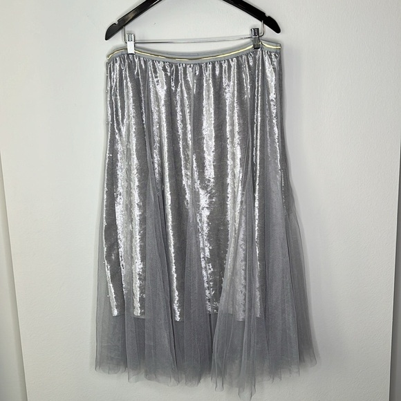 RAGA Anthropologie Velvet Midi Skirt w/Pearl Detail & Tulle Overlay Gray Size 1X - Picture 8 of 9